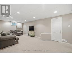 1050 MAHOGANY CRESCENT - 36