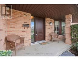 1050 MAHOGANY CRESCENT - 4