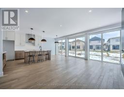 245 HESSELMAN CRESCENT - 7