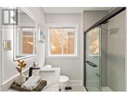 122 WINDSOR CRESCENT - 12