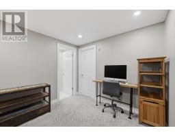 979 MOY CRESCENT - 32