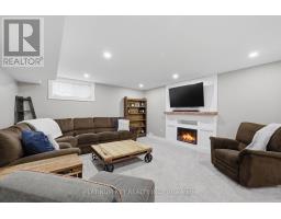 979 MOY CRESCENT - 34