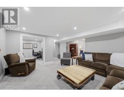 979 MOY CRESCENT - 35