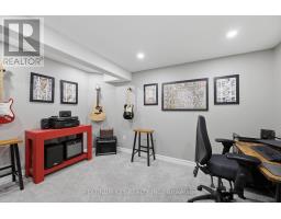 979 MOY CRESCENT - 36