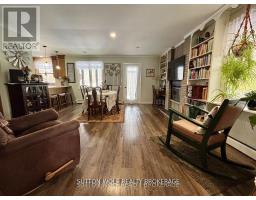 315 CARADOC STREET N - 15