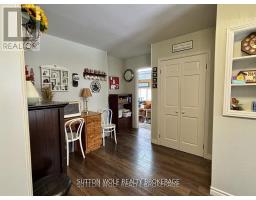 315 CARADOC STREET N - 16