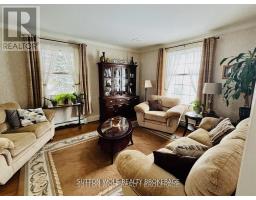 315 CARADOC STREET N - 8