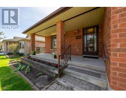 22 SADDY CRESCENT - 2