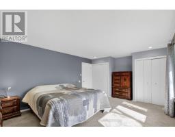 19 BARTLETT CRESCENT - 16