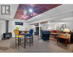 19 BARTLETT CRESCENT - 25