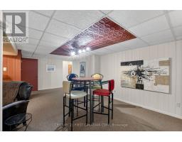 19 BARTLETT CRESCENT - 27