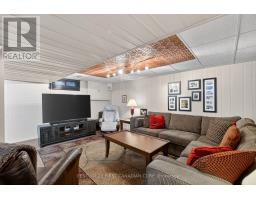 19 BARTLETT CRESCENT - 29