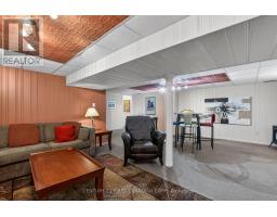 19 BARTLETT CRESCENT - 31