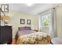 34 TAYLOR CRESCENT - 25
