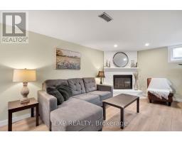 34 TAYLOR CRESCENT - 32