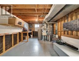 34 TAYLOR CRESCENT - 37