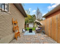 34 TAYLOR CRESCENT - 40