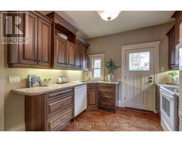 835 DUFFERIN AVENUE - 30