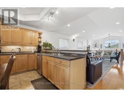 1687 SEYMOUR CRESCENT - 11