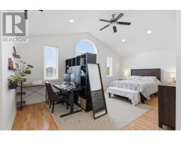 1687 SEYMOUR CRESCENT - 18