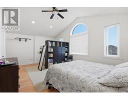 1687 SEYMOUR CRESCENT - 20