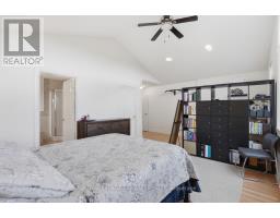 1687 SEYMOUR CRESCENT - 21