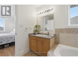 1687 SEYMOUR CRESCENT - 22