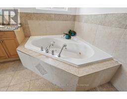 1687 SEYMOUR CRESCENT - 23