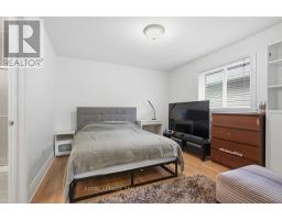 1687 SEYMOUR CRESCENT - 26