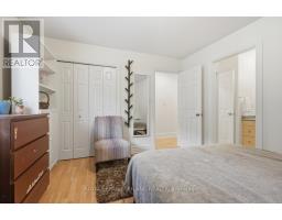 1687 SEYMOUR CRESCENT - 27