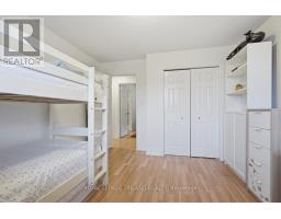 1687 SEYMOUR CRESCENT - 29