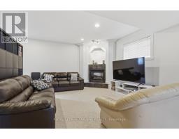 1687 SEYMOUR CRESCENT - 33