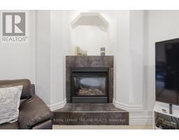 1687 SEYMOUR CRESCENT - 34
