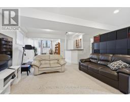 1687 SEYMOUR CRESCENT - 35