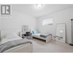 1687 SEYMOUR CRESCENT - 38