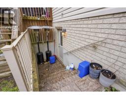 1687 SEYMOUR CRESCENT - 43