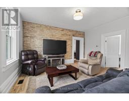 492 VICTORIA STREET - 12