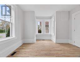 492 VICTORIA STREET - 18
