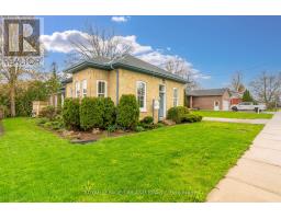492 VICTORIA STREET - 3