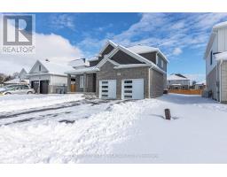 30 SPRUCE CRESCENT N - 2