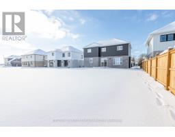 30 SPRUCE CRESCENT N - 35