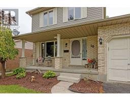 10 TIMBERLANE CRESCENT - 2