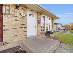 18 JENA CRESCENT - 4