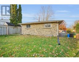 18 JENA CRESCENT - 7