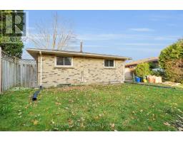 18 JENA CRESCENT - 9