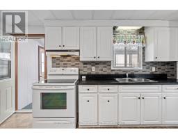 12 REDFORD DRIVE - 7