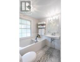 62 HAMPTON CRESCENT - 24