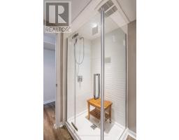 62 HAMPTON CRESCENT - 36