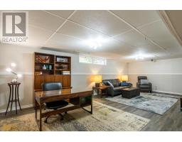 62 HAMPTON CRESCENT - 38