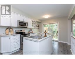 10 - 10 ROSSMORE COURT - 7
